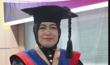 Aktivis Sekaligus Jurnalis Raih Gelar Doktor Pendidikan dengan Predikat Cumlaude